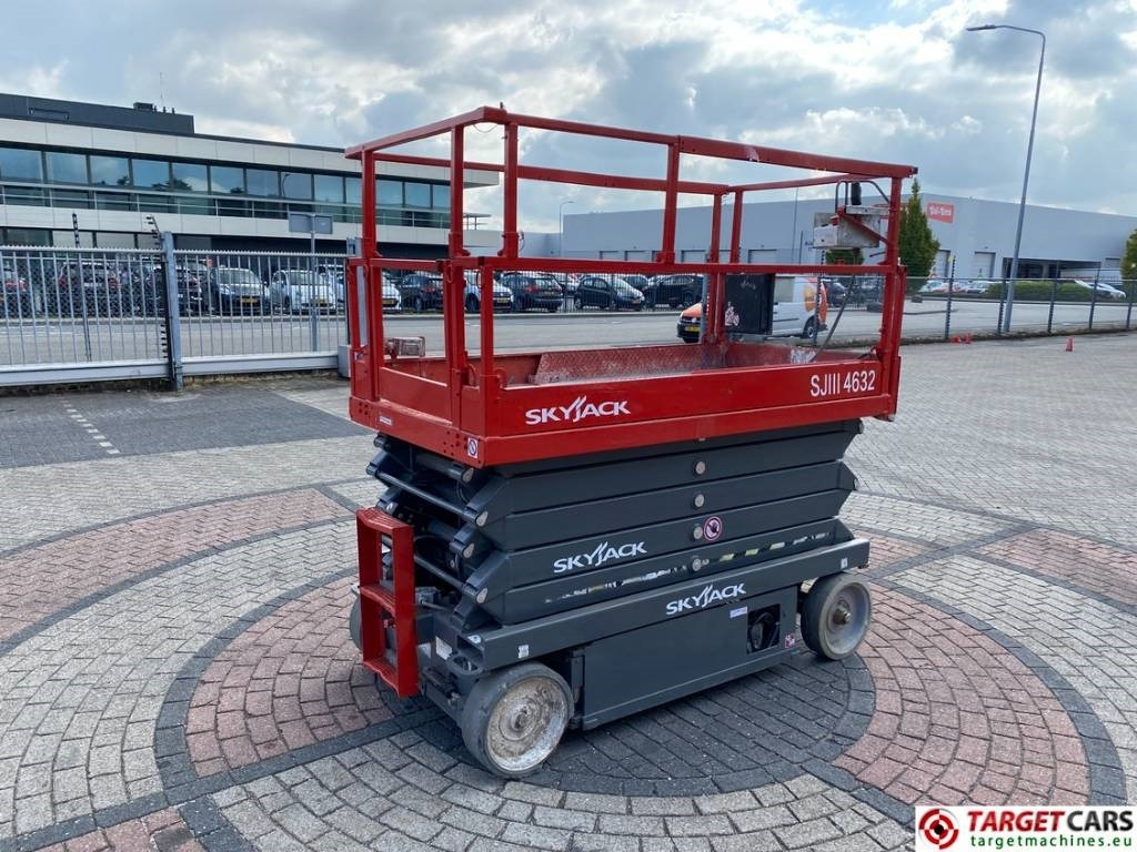 SkyJack SJ4632 Electric 4632 Scissor Work Lift 1170cm - Šķērveida pacēlājs: foto 3 SkyJack SJ4632 Electric 4632 Scissor Work Lift 1170cm - Šķērveida pacēlājs: foto 3