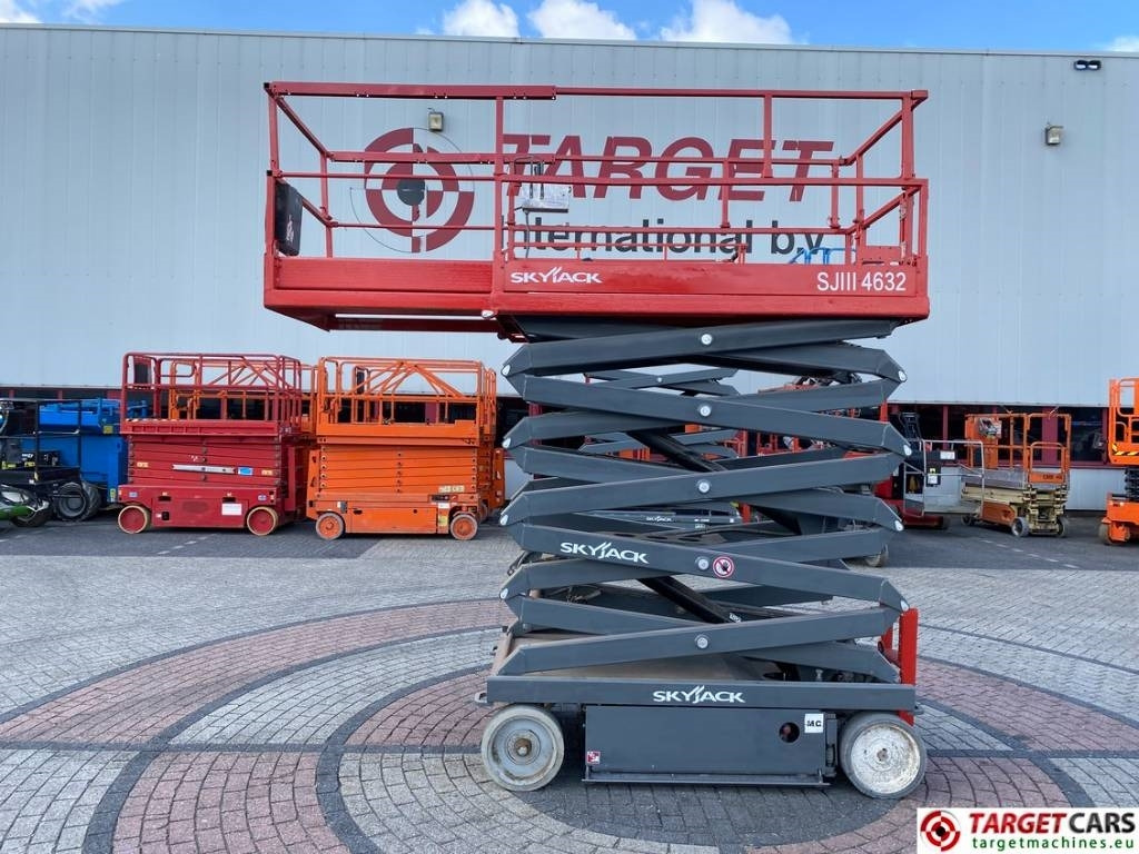 SkyJack SJ4632 Electric 4632 Scissor Work Lift 1170cm - Šķērveida pacēlājs: foto 5 SkyJack SJ4632 Electric 4632 Scissor Work Lift 1170cm - Šķērveida pacēlājs: foto 5