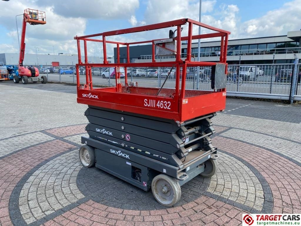 SkyJack SJ4632 Electric 4632 Scissor Work Lift 1170cm - Šķērveida pacēlājs: foto 2 SkyJack SJ4632 Electric 4632 Scissor Work Lift 1170cm - Šķērveida pacēlājs: foto 2
