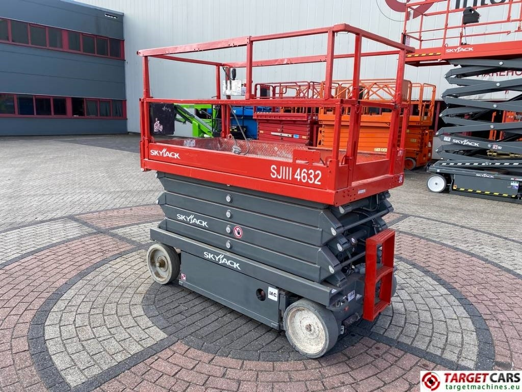SkyJack SJ4632 Electric 4632 Scissor Work Lift 1170cm - Šķērveida pacēlājs: foto 4 SkyJack SJ4632 Electric 4632 Scissor Work Lift 1170cm - Šķērveida pacēlājs: foto 4