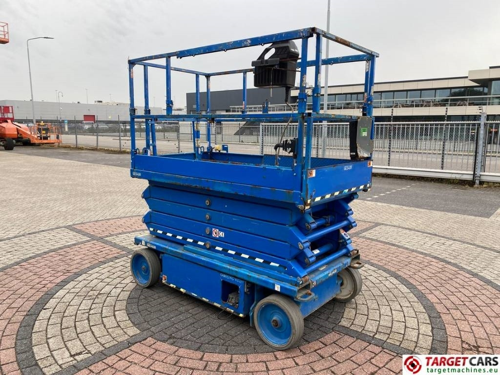 SkyJack SJ4732 Electric 4732 Scissor Work Lift 1165cm - Šķērveida pacēlājs: foto 2 SkyJack SJ4732 Electric 4732 Scissor Work Lift 1165cm - Šķērveida pacēlājs: foto 2
