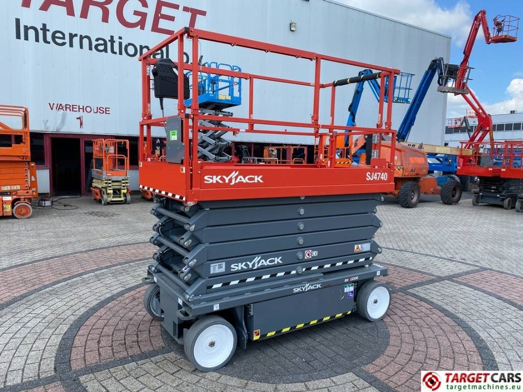 SkyJack SJ4740 Electric 4740 Scissor Work Lift 1380cm - Šķērveida pacēlājs: foto 1 SkyJack SJ4740 Electric 4740 Scissor Work Lift 1380cm - Šķērveida pacēlājs: foto 1