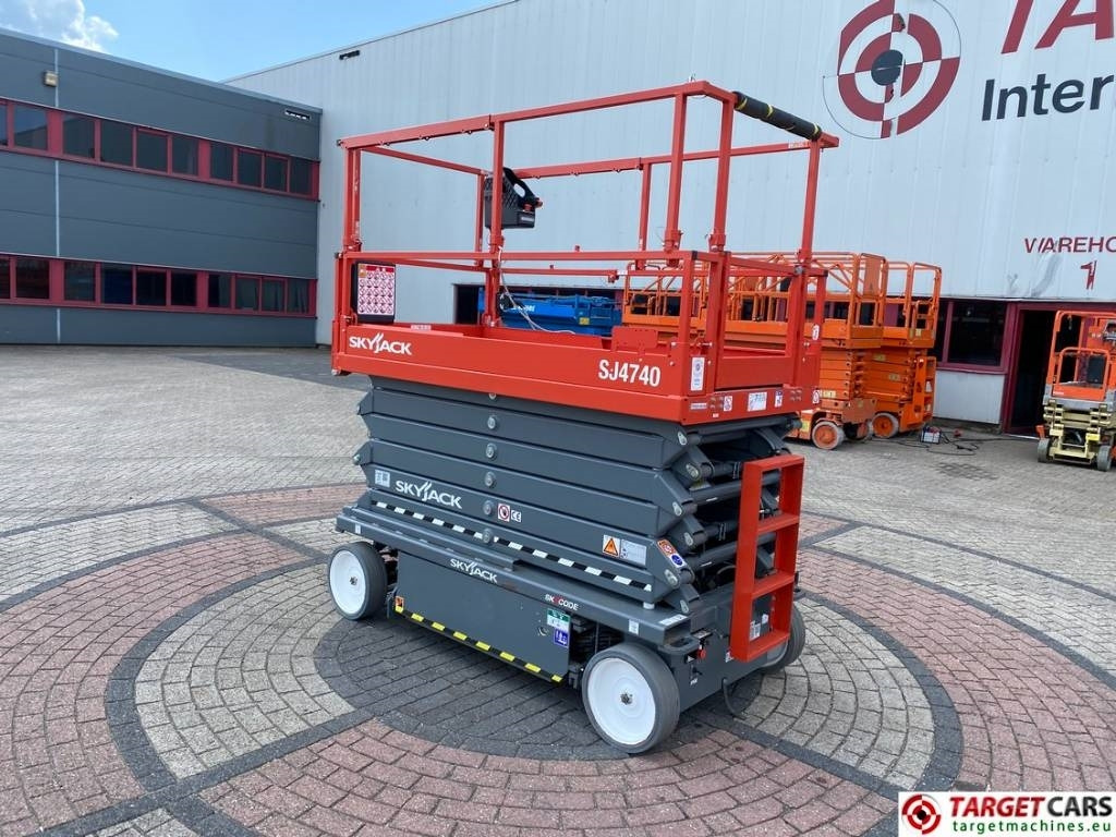 SkyJack SJ4740 Electric 4740 Scissor Work Lift 1380cm - Šķērveida pacēlājs: foto 4 SkyJack SJ4740 Electric 4740 Scissor Work Lift 1380cm - Šķērveida pacēlājs: foto 4