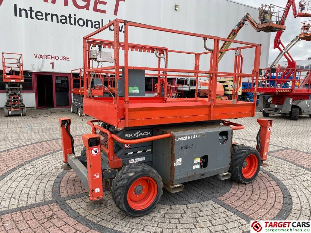 SkyJack SJ6826RT Diesel 4x4 Scissor Work Lift 992cm - Šķērveida pacēlājs: foto 1 SkyJack SJ6826RT Diesel 4x4 Scissor Work Lift 992cm - Šķērveida pacēlājs: foto 1