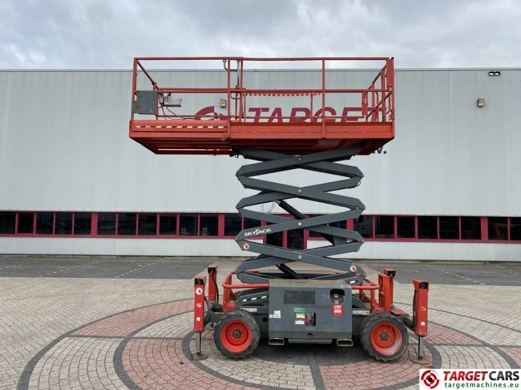 Šķērveida pacēlājs SkyJack SJ6832RT Diesel 4x4 Scissor 6832 Work Lift 1180cm: foto 5