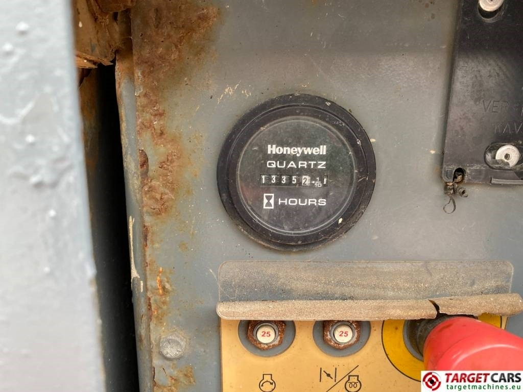 Šķērveida pacēlājs SkyJack SJ6832RT Diesel 4x4 Scissor 6832 Work Lift 1180cm: foto 34