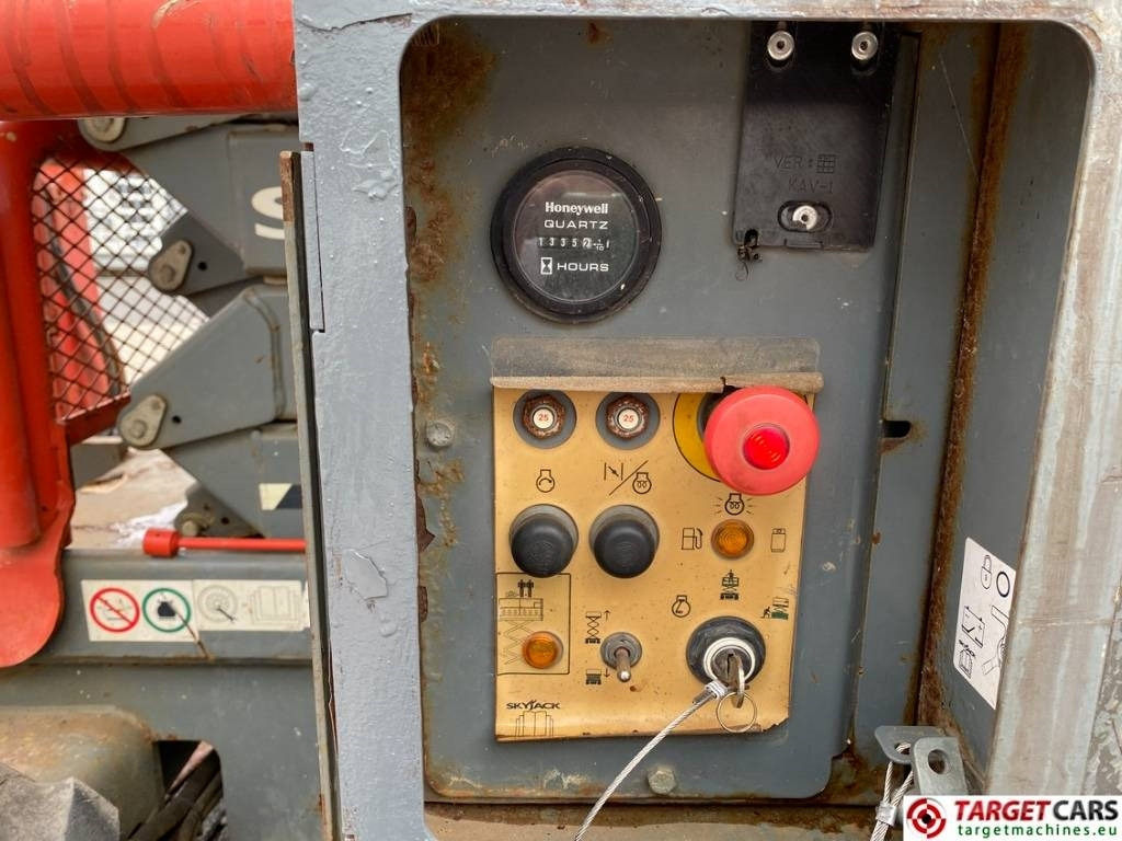 Šķērveida pacēlājs SkyJack SJ6832RT Diesel 4x4 Scissor 6832 Work Lift 1180cm: foto 11