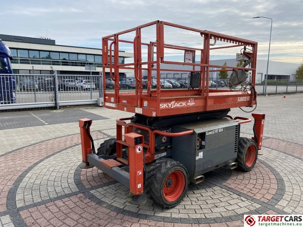SkyJack SJ6832RT Diesel Scissor Work Lift 1180cm - Šķērveida pacēlājs: foto 3 SkyJack SJ6832RT Diesel Scissor Work Lift 1180cm - Šķērveida pacēlājs: foto 3