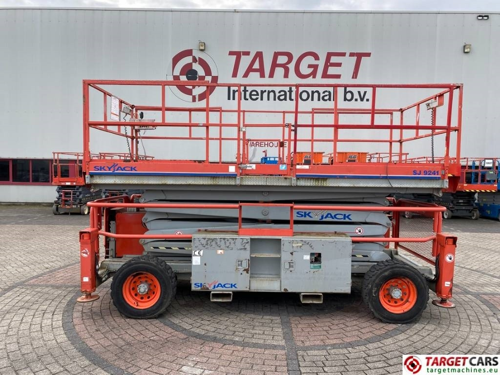 SkyJack SJ9241 RT Diesel 4x4 Scissor Work Lift 1450cm - Šķērveida pacēlājs: foto 5 SkyJack SJ9241 RT Diesel 4x4 Scissor Work Lift 1450cm - Šķērveida pacēlājs: foto 5