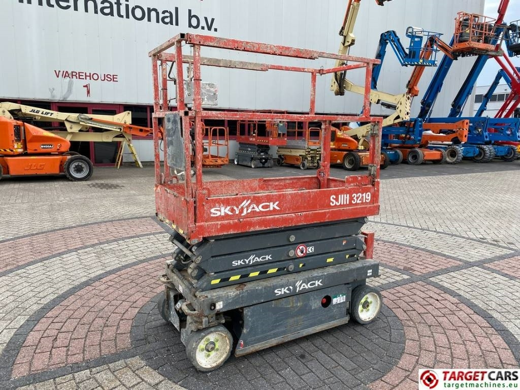 SkyJack SJIII-3219 Electric Scissor Work Lift 780cm - Šķērveida pacēlājs: foto 1 SkyJack SJIII-3219 Electric Scissor Work Lift 780cm - Šķērveida pacēlājs: foto 1