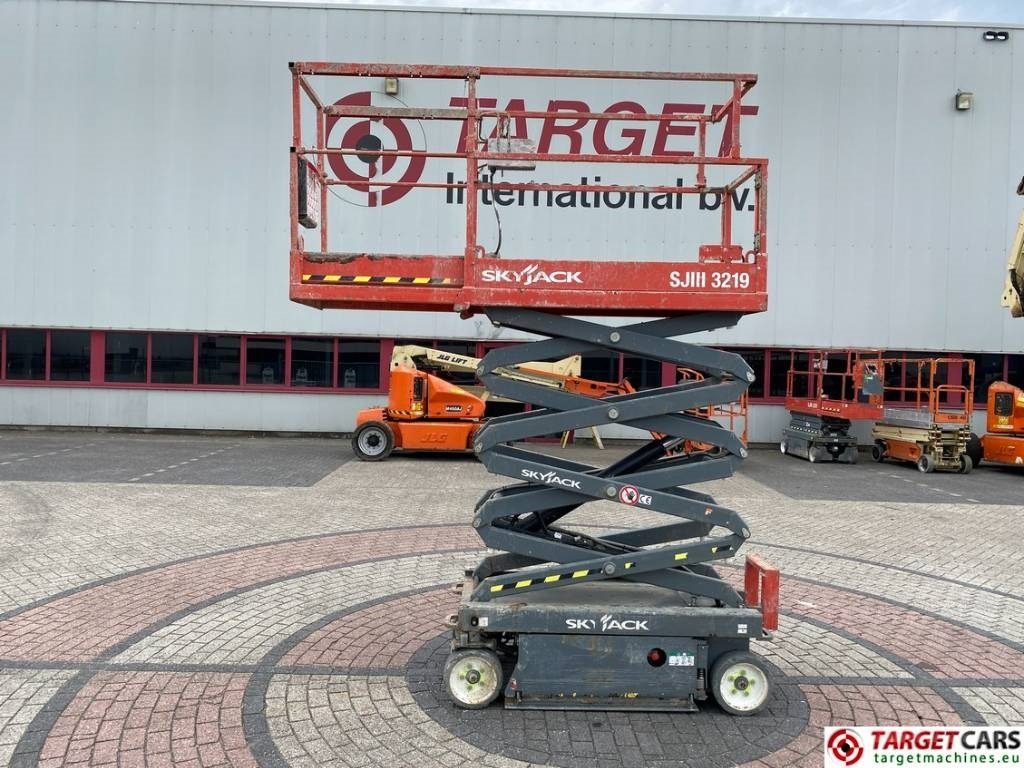 SkyJack SJIII-3219 Electric Scissor Work Lift 780cm - Šķērveida pacēlājs: foto 5 SkyJack SJIII-3219 Electric Scissor Work Lift 780cm - Šķērveida pacēlājs: foto 5