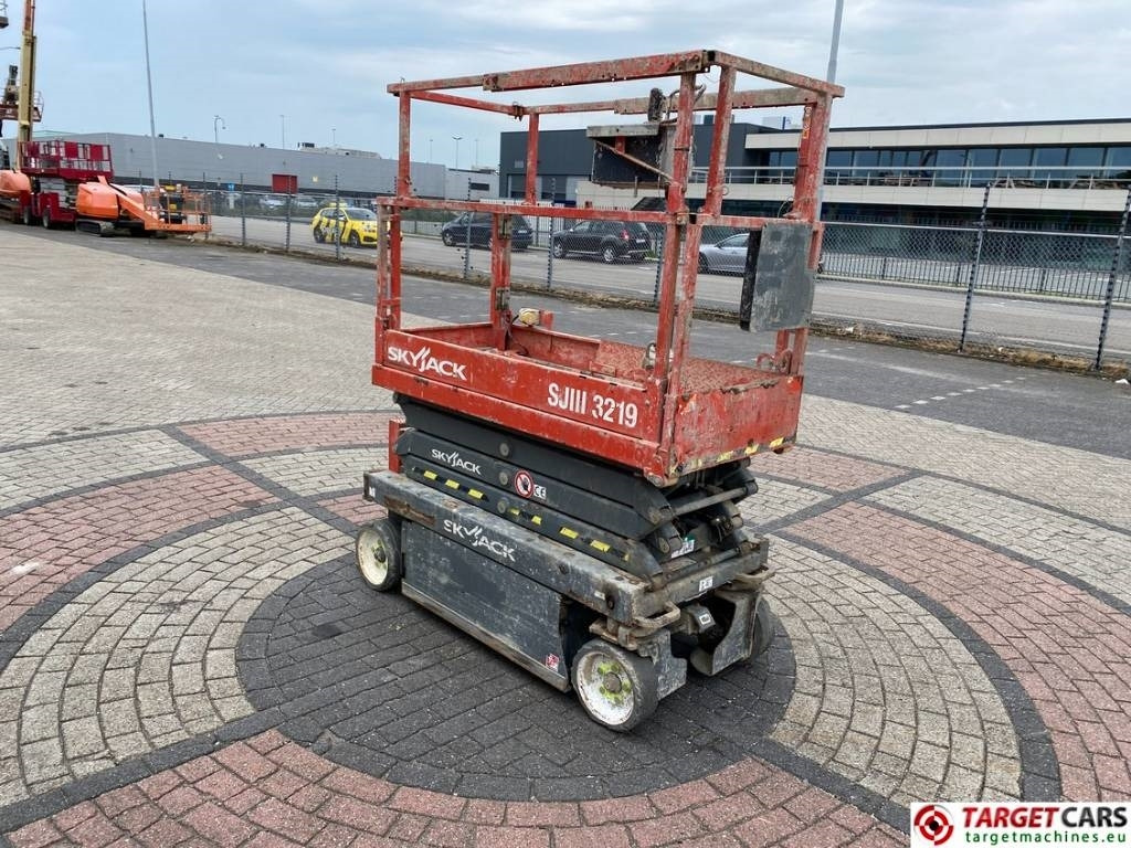SkyJack SJIII-3219 Electric Scissor Work Lift 780cm - Šķērveida pacēlājs: foto 2 SkyJack SJIII-3219 Electric Scissor Work Lift 780cm - Šķērveida pacēlājs: foto 2