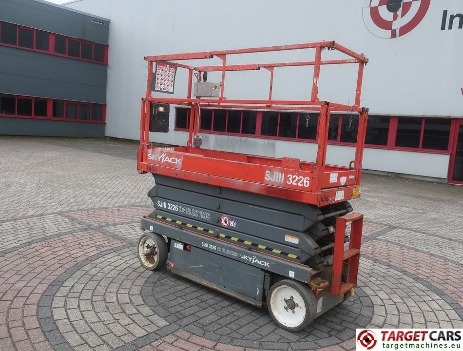 SkyJack SJIII-3226 Electric 3226 Scissor Work Lift 990cm - Šķērveida pacēlājs: foto 4 SkyJack SJIII-3226 Electric 3226 Scissor Work Lift 990cm - Šķērveida pacēlājs: foto 4