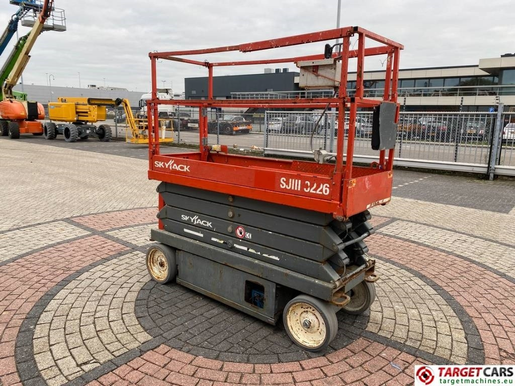 SkyJack SJIII-3226 Electric 3226 Scissor Work Lift 990cm  - Šķērveida pacēlājs: foto 2 SkyJack SJIII-3226 Electric 3226 Scissor Work Lift 990cm  - Šķērveida pacēlājs: foto 2