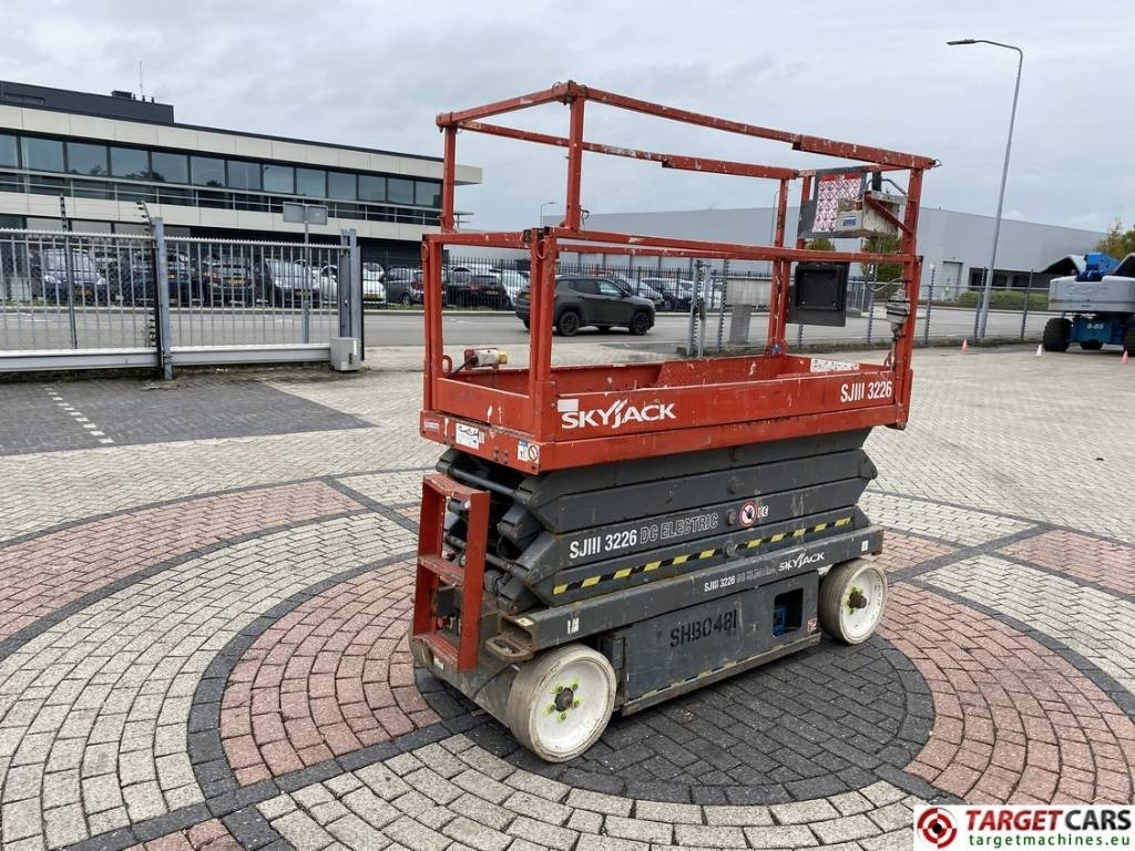 SkyJack SJIII-3226 Electric Scissor Work Lift 990cm  - Šķērveida pacēlājs: foto 3 SkyJack SJIII-3226 Electric Scissor Work Lift 990cm  - Šķērveida pacēlājs: foto 3