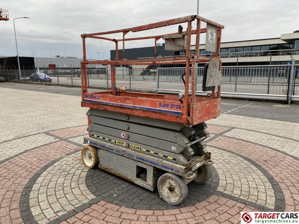 SkyJack SJIII-3226 Electric Scissor Work Lift 990cm - Šķērveida pacēlājs: foto 2 SkyJack SJIII-3226 Electric Scissor Work Lift 990cm - Šķērveida pacēlājs: foto 2