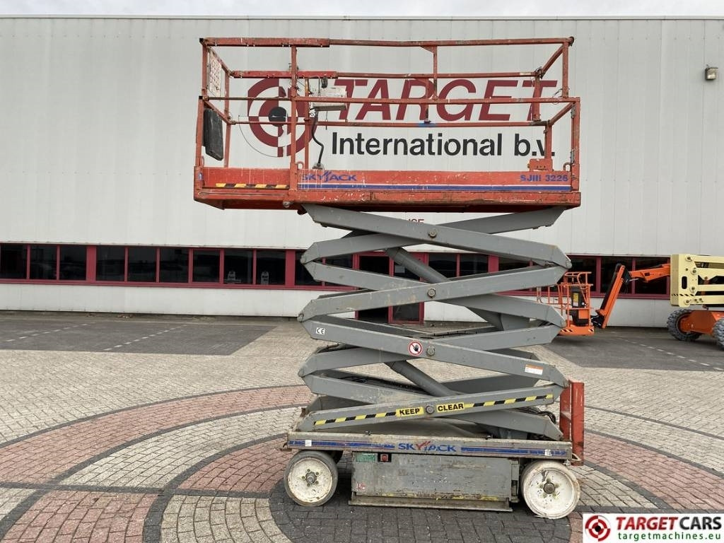 SkyJack SJIII-3226 Electric Scissor Work Lift 990cm - Šķērveida pacēlājs: foto 5 SkyJack SJIII-3226 Electric Scissor Work Lift 990cm - Šķērveida pacēlājs: foto 5