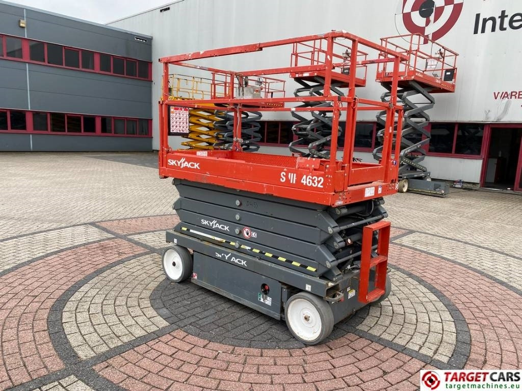 SkyJack SJIII-4632 Electric 4632 Scissor Work Lift 1170cm  - Šķērveida pacēlājs: foto 4 SkyJack SJIII-4632 Electric 4632 Scissor Work Lift 1170cm  - Šķērveida pacēlājs: foto 4