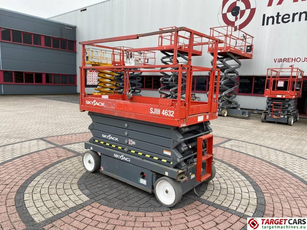 SkyJack SJIII-4632 Electric 4632 Scissor Work Lift 1170cm  - Šķērveida pacēlājs: foto 4 SkyJack SJIII-4632 Electric 4632 Scissor Work Lift 1170cm  - Šķērveida pacēlājs: foto 4