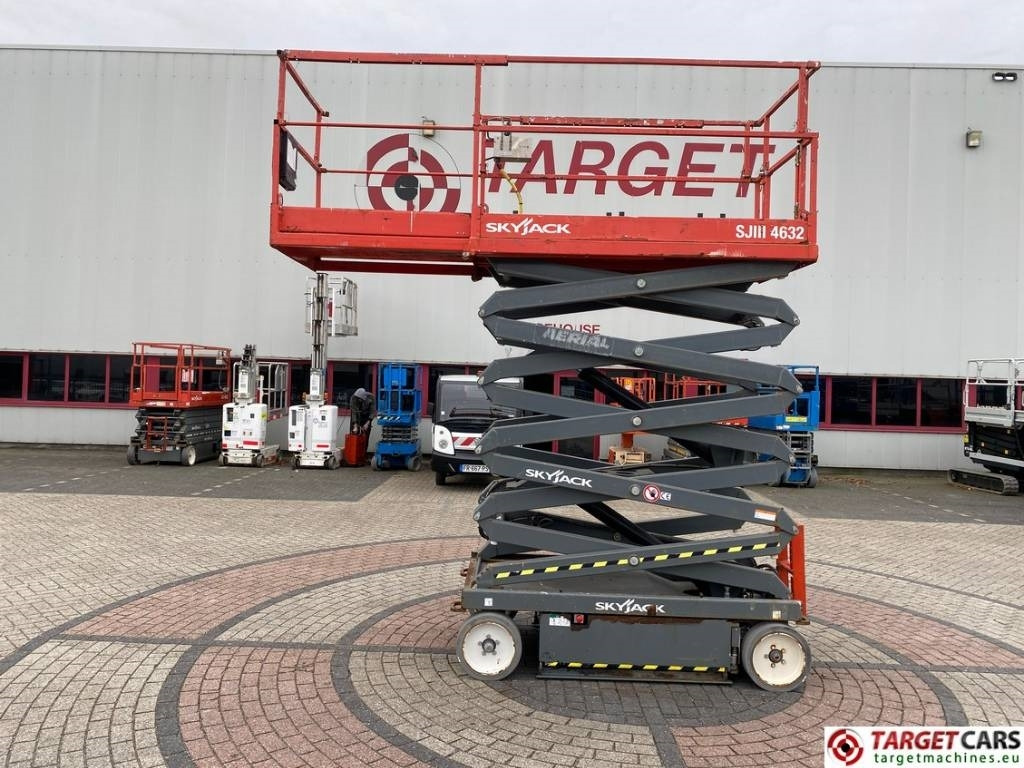 SkyJack SJIII-4632 Electric 4632 Scissor Work Lift 1170cm - Šķērveida pacēlājs: foto 5 SkyJack SJIII-4632 Electric 4632 Scissor Work Lift 1170cm - Šķērveida pacēlājs: foto 5