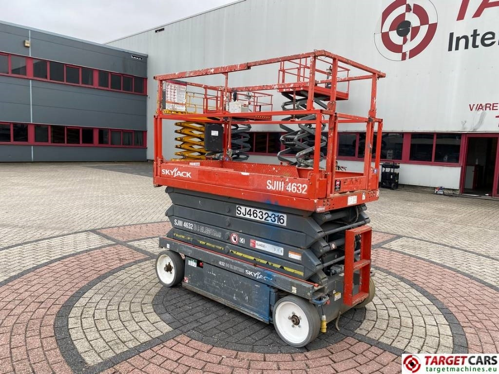 SkyJack SJIII-4632 Electric 4632 Scissor Work Lift 1170cm  - Šķērveida pacēlājs: foto 4 SkyJack SJIII-4632 Electric 4632 Scissor Work Lift 1170cm  - Šķērveida pacēlājs: foto 4