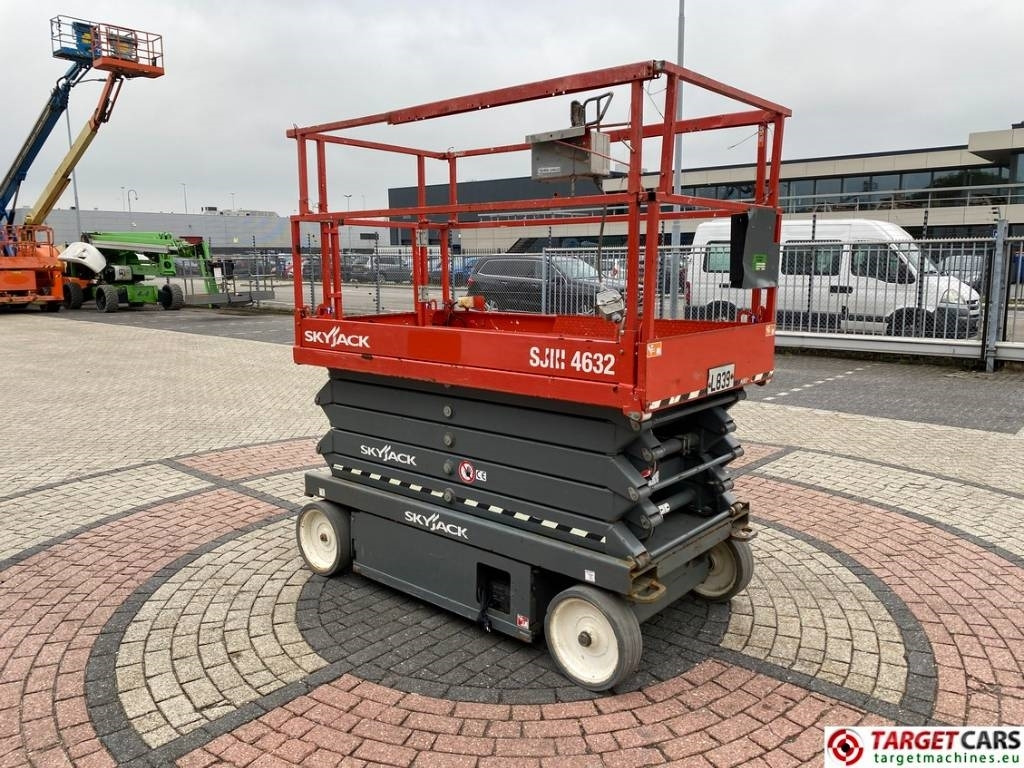 SkyJack SJIII-4632 Electric 4632 Scissor Work lift 1170cm  - Šķērveida pacēlājs: foto 2 SkyJack SJIII-4632 Electric 4632 Scissor Work lift 1170cm  - Šķērveida pacēlājs: foto 2