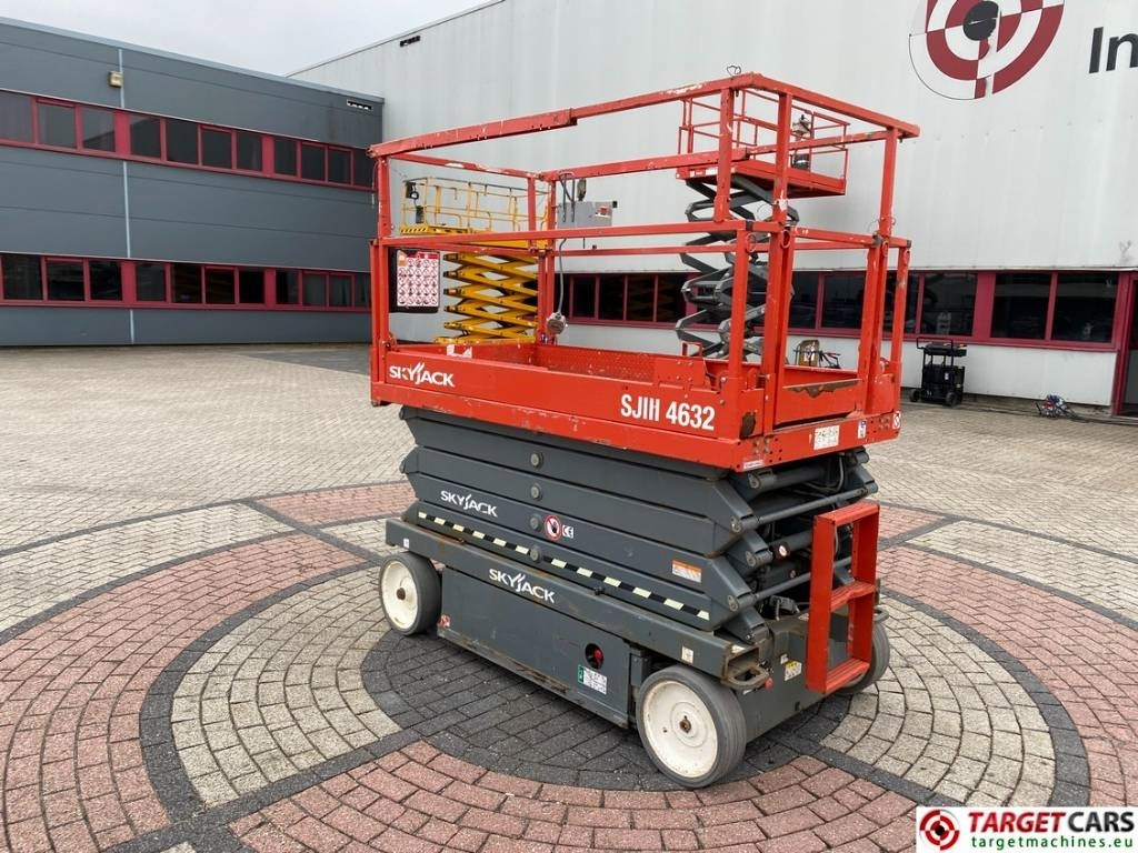 SkyJack SJIII-4632 Electric 4632 Scissor Work lift 1170cm  - Šķērveida pacēlājs: foto 4 SkyJack SJIII-4632 Electric 4632 Scissor Work lift 1170cm  - Šķērveida pacēlājs: foto 4