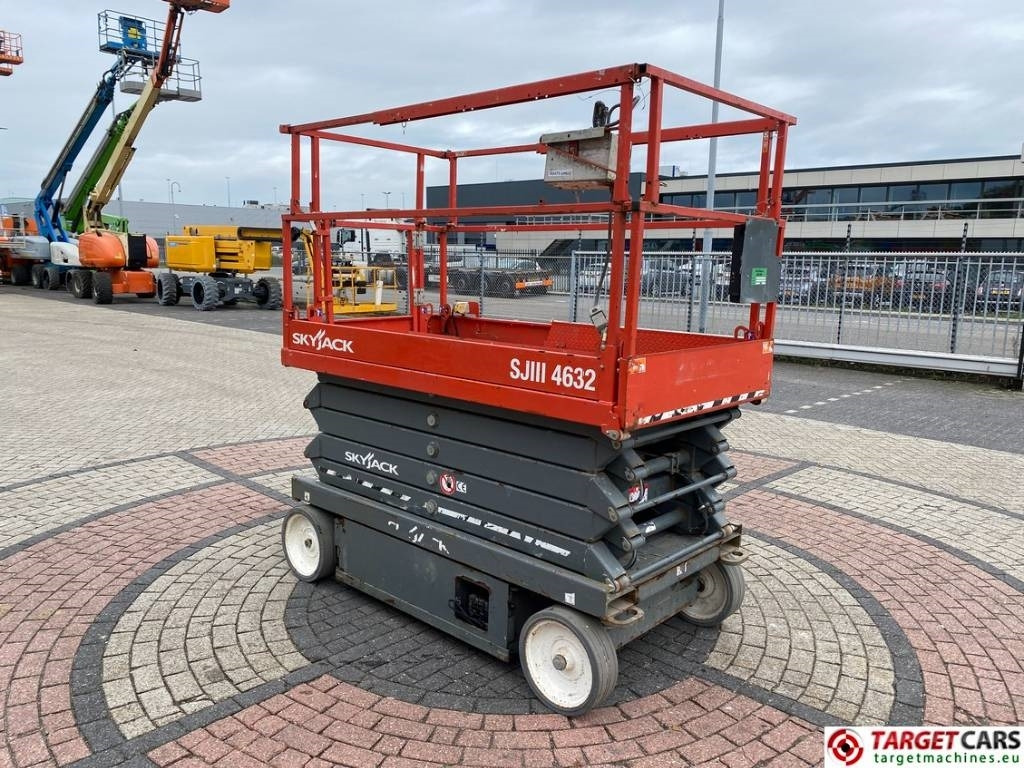 SkyJack SJIII-4632 Electric Scissor Work Lift 1170cm  - Šķērveida pacēlājs: foto 2 SkyJack SJIII-4632 Electric Scissor Work Lift 1170cm  - Šķērveida pacēlājs: foto 2