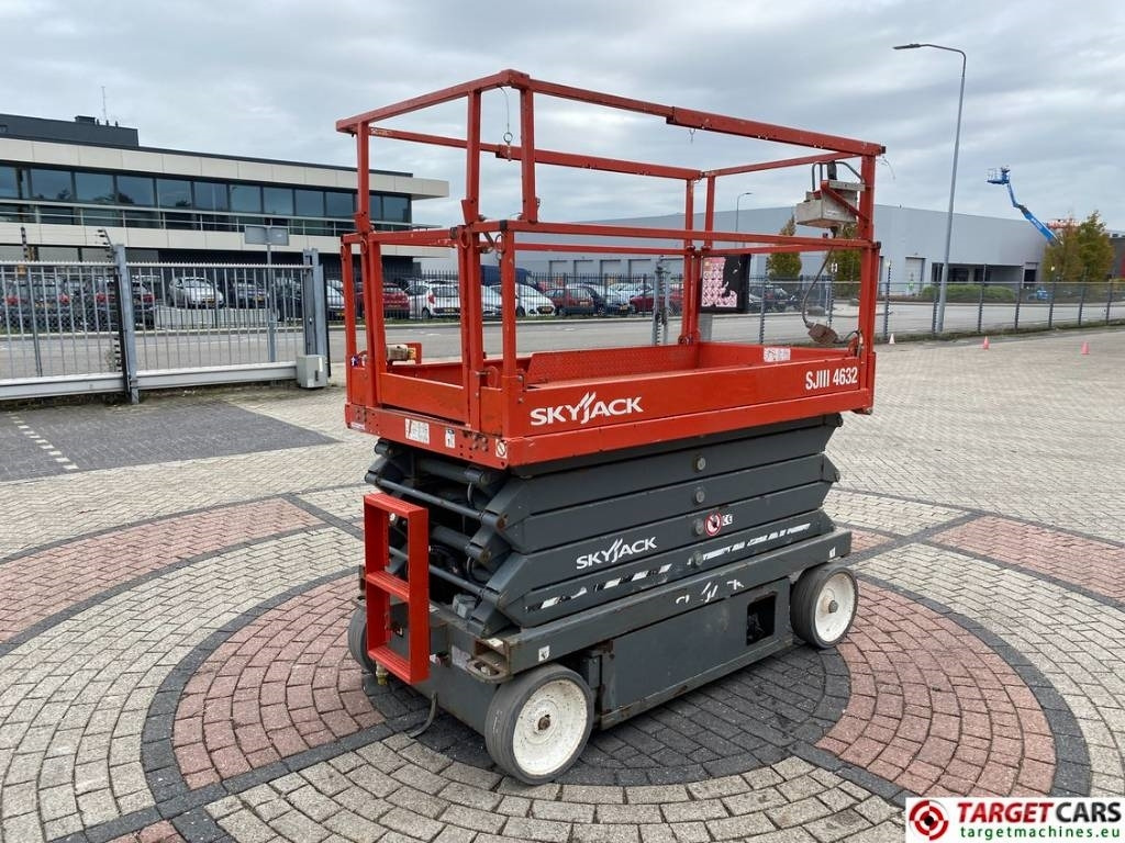SkyJack SJIII-4632 Electric Scissor Work Lift 1170cm  - Šķērveida pacēlājs: foto 3 SkyJack SJIII-4632 Electric Scissor Work Lift 1170cm  - Šķērveida pacēlājs: foto 3