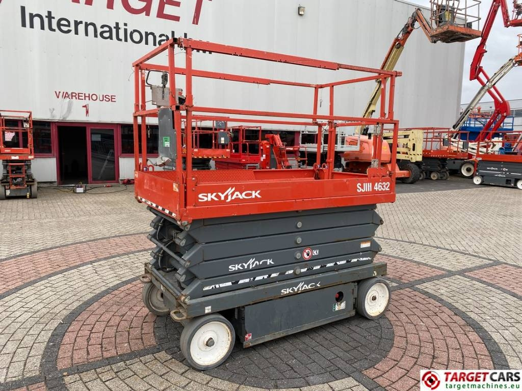 SkyJack SJIII-4632 Electric Scissor Work Lift 1170cm  - Šķērveida pacēlājs: foto 1 SkyJack SJIII-4632 Electric Scissor Work Lift 1170cm  - Šķērveida pacēlājs: foto 1