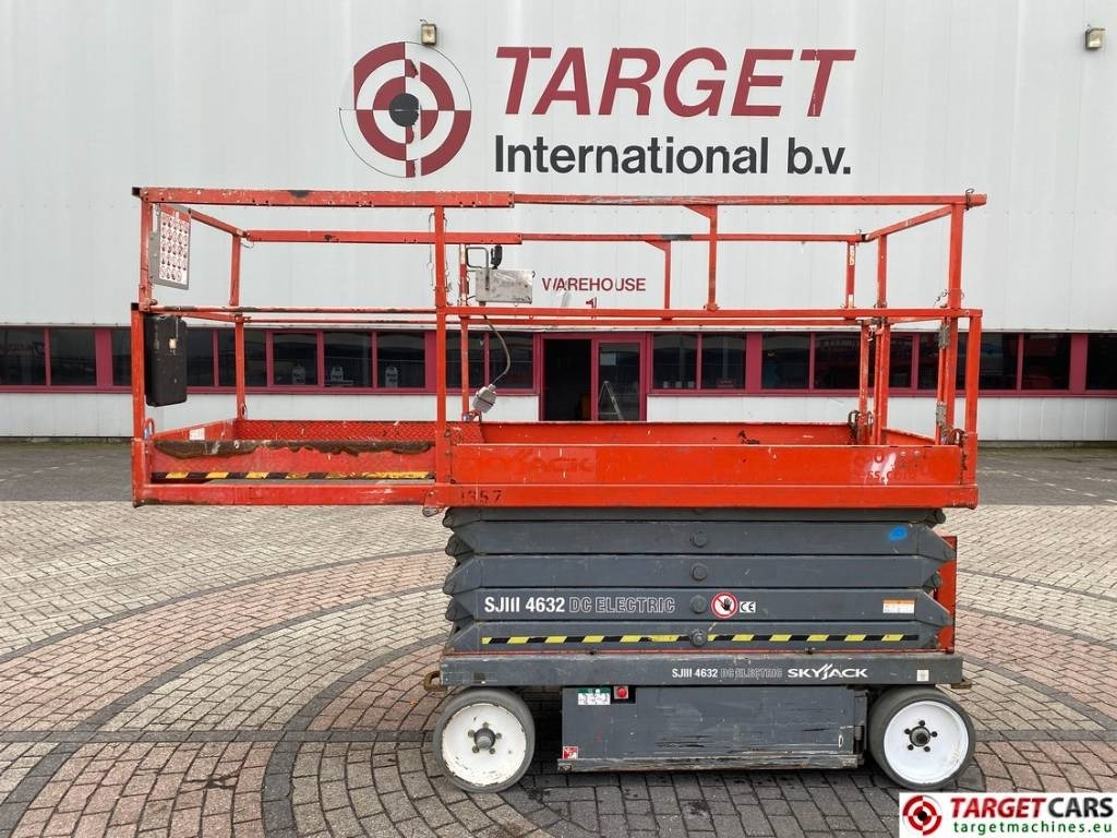 SkyJack SJIII-4632 Electric Scissor Work Lift 1170cm - Šķērveida pacēlājs: foto 5 SkyJack SJIII-4632 Electric Scissor Work Lift 1170cm - Šķērveida pacēlājs: foto 5
