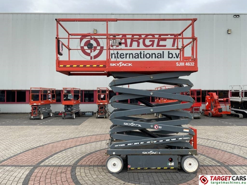 SkyJack SJIII-4632 Electric Scissor Work Lift 1170cm  - Šķērveida pacēlājs: foto 5 SkyJack SJIII-4632 Electric Scissor Work Lift 1170cm  - Šķērveida pacēlājs: foto 5