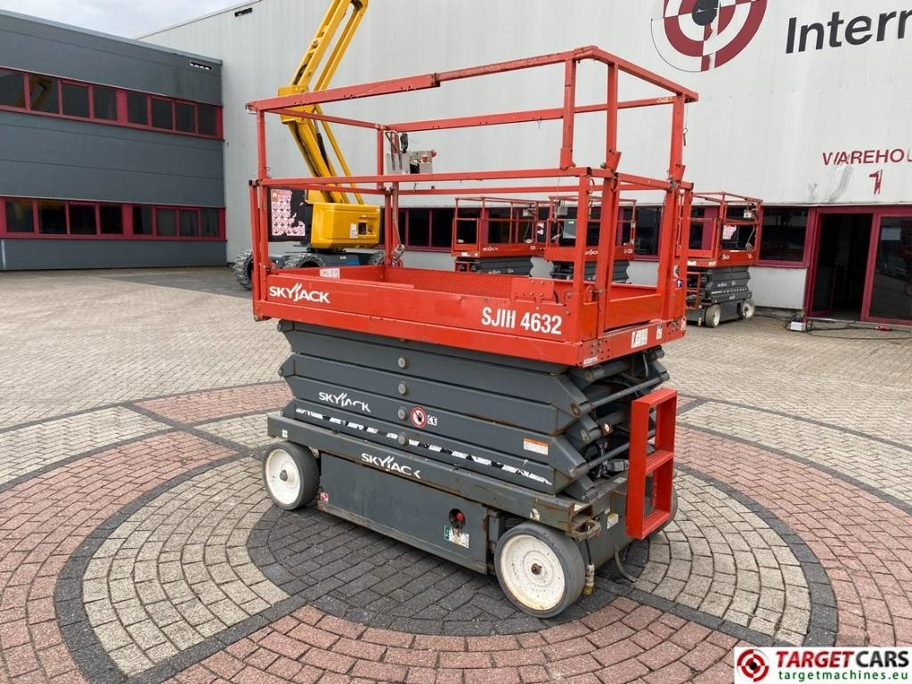 SkyJack SJIII-4632 Electric Scissor Work Lift 1170cm  - Šķērveida pacēlājs: foto 4 SkyJack SJIII-4632 Electric Scissor Work Lift 1170cm  - Šķērveida pacēlājs: foto 4