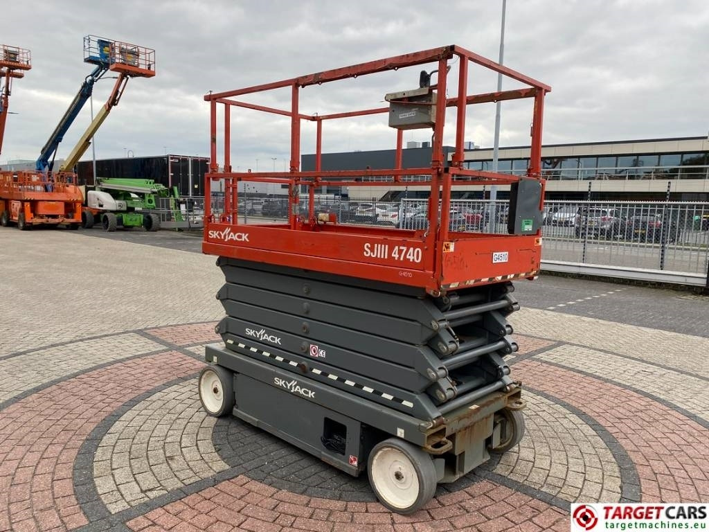 SkyJack SJIII-4740 Electric 4740 Scissor Work Lift 1380cm  - Šķērveida pacēlājs: foto 2 SkyJack SJIII-4740 Electric 4740 Scissor Work Lift 1380cm  - Šķērveida pacēlājs: foto 2