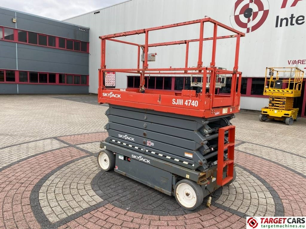 SkyJack SJIII-4740 Electric 4740 Scissor Work Lift 1380cm  - Šķērveida pacēlājs: foto 4 SkyJack SJIII-4740 Electric 4740 Scissor Work Lift 1380cm  - Šķērveida pacēlājs: foto 4