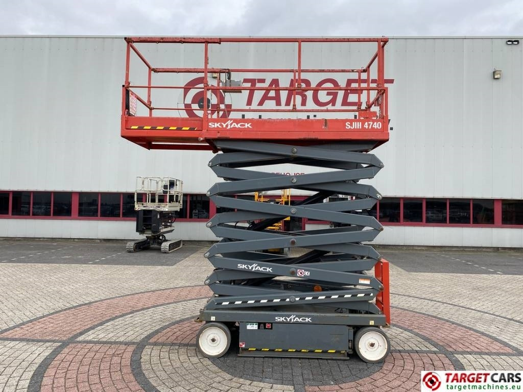 SkyJack SJIII-4740 Electric 4740 Scissor Work Lift 1380cm  - Šķērveida pacēlājs: foto 5 SkyJack SJIII-4740 Electric 4740 Scissor Work Lift 1380cm  - Šķērveida pacēlājs: foto 5
