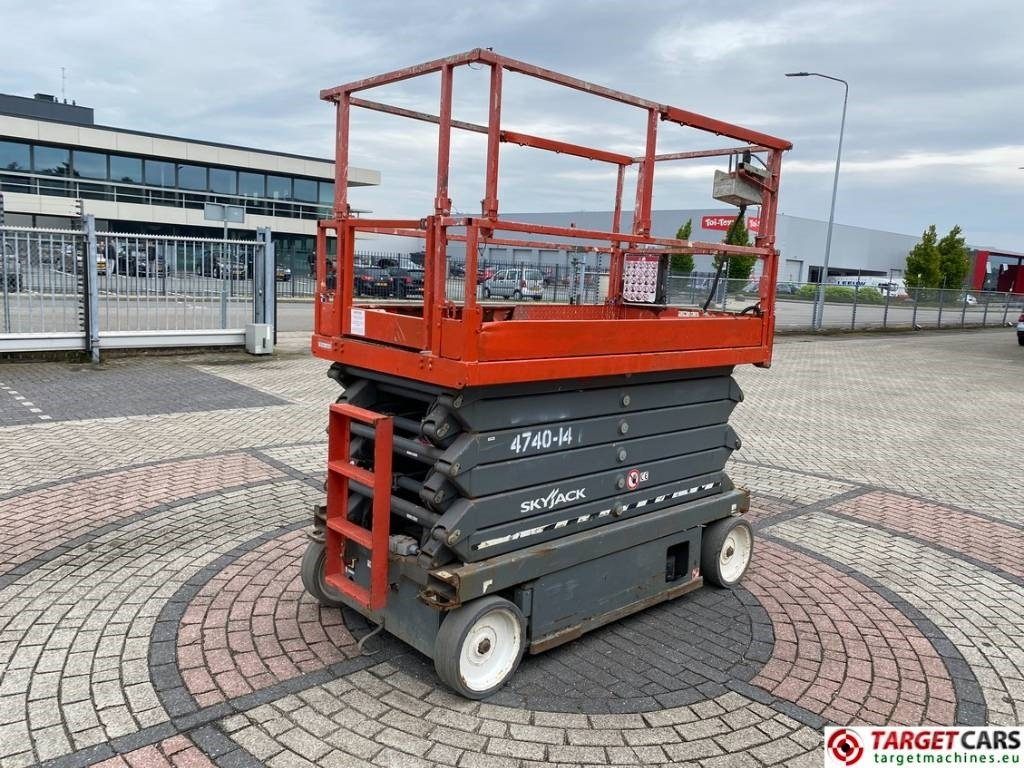 SkyJack SJIII-4740 Electric Scissor Work Lift 1380cm - Šķērveida pacēlājs: foto 3 SkyJack SJIII-4740 Electric Scissor Work Lift 1380cm - Šķērveida pacēlājs: foto 3