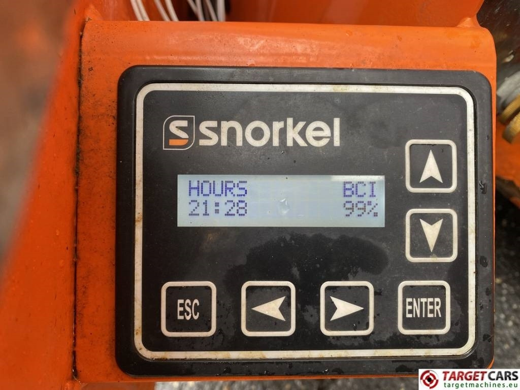 Šķērveida pacēlājs Snorkel S4726E Electric Scissor Work Lift 980cm: foto 16
