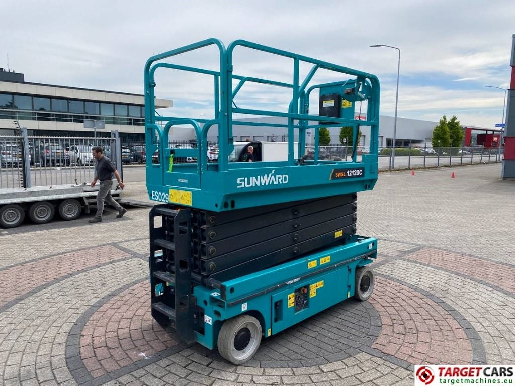 Sunward SWSL1212DC Electric Scissor Work LIft 1200cm - Šķērveida pacēlājs: foto 3 Sunward SWSL1212DC Electric Scissor Work LIft 1200cm - Šķērveida pacēlājs: foto 3