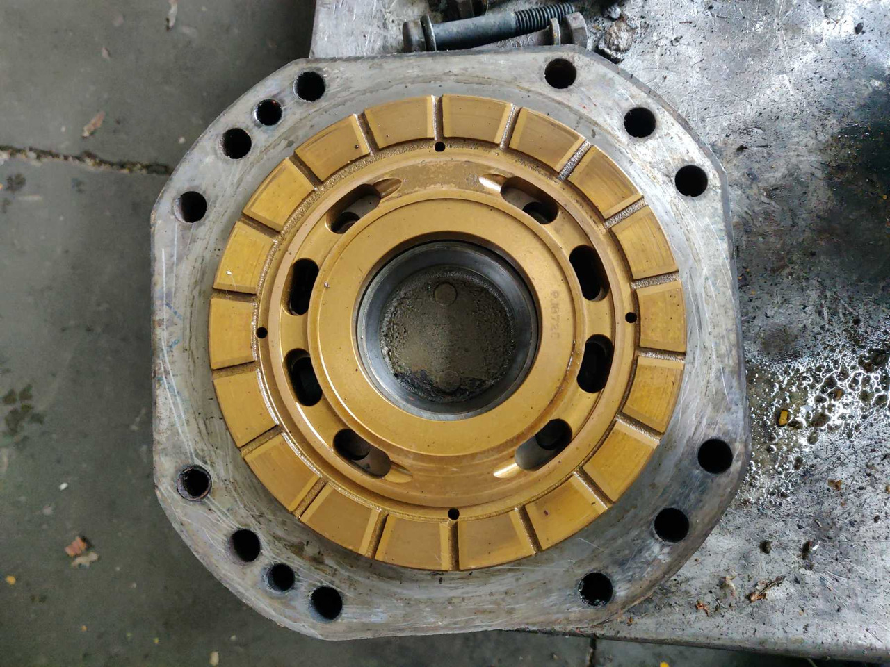 Caterpillar 225 MOTORE IDRAULICO ROTAZIONE - Hidrauliskais motors - Celtniecības tehnika: foto 4 Caterpillar 225 MOTORE IDRAULICO ROTAZIONE - Hidrauliskais motors - Celtniecības tehnika: foto 4