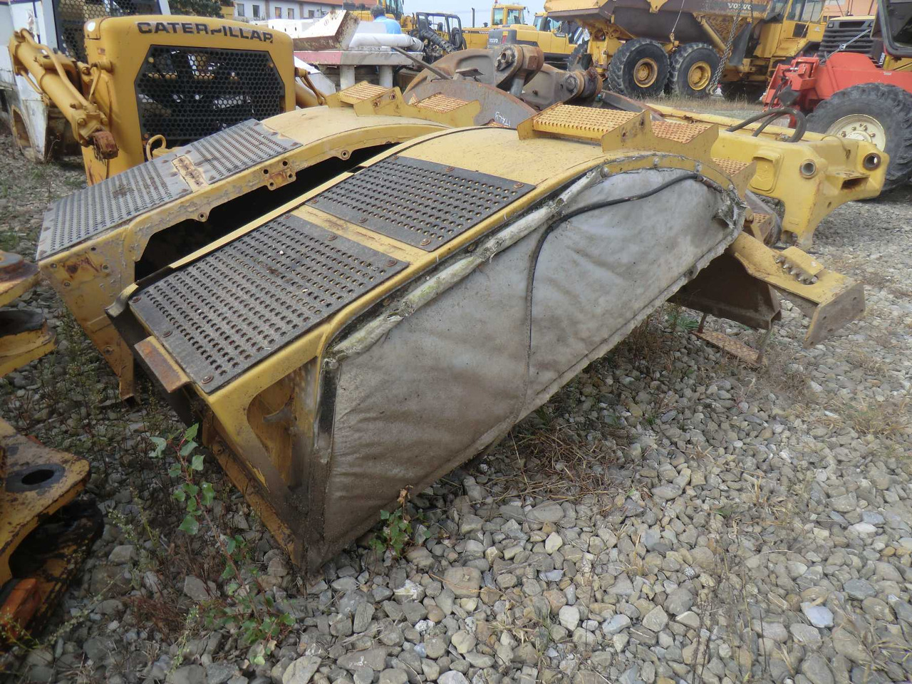 Caterpillar 735 Parafango anteriore destro e sinistro. - Spārns - Celtniecības tehnika: foto 3 Caterpillar 735 Parafango anteriore destro e sinistro. - Spārns - Celtniecības tehnika: foto 3