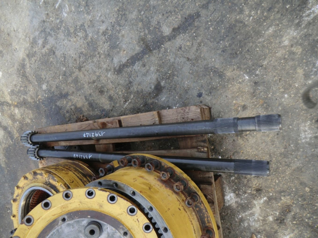 Caterpillar 735 Semiasse con una filettatura - Transmisija - Celtniecības tehnika: foto 3 Caterpillar 735 Semiasse con una filettatura - Transmisija - Celtniecības tehnika: foto 3