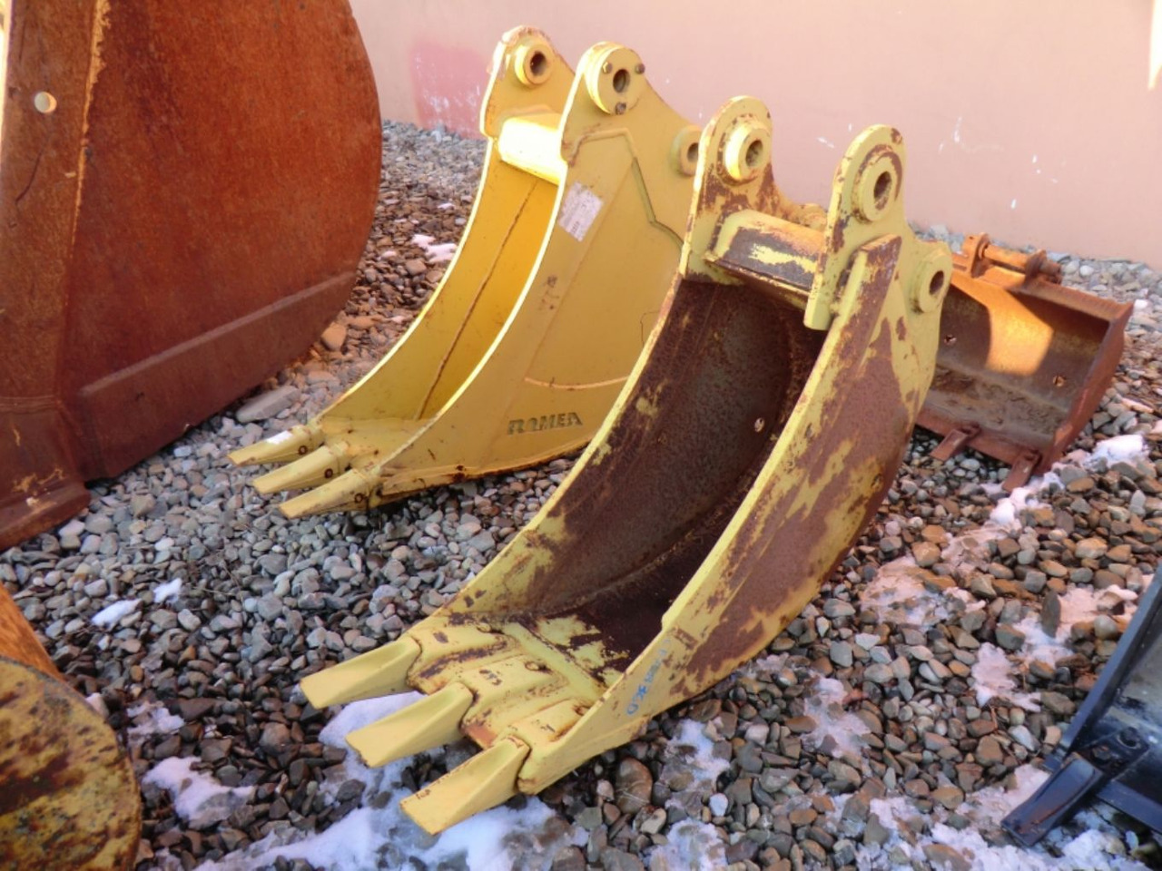 Caterpillar E70 Benna con denti, larghezza mm 350 - Ekskavatora kauss: foto 1 Caterpillar E70 Benna con denti, larghezza mm 350 - Ekskavatora kauss: foto 1