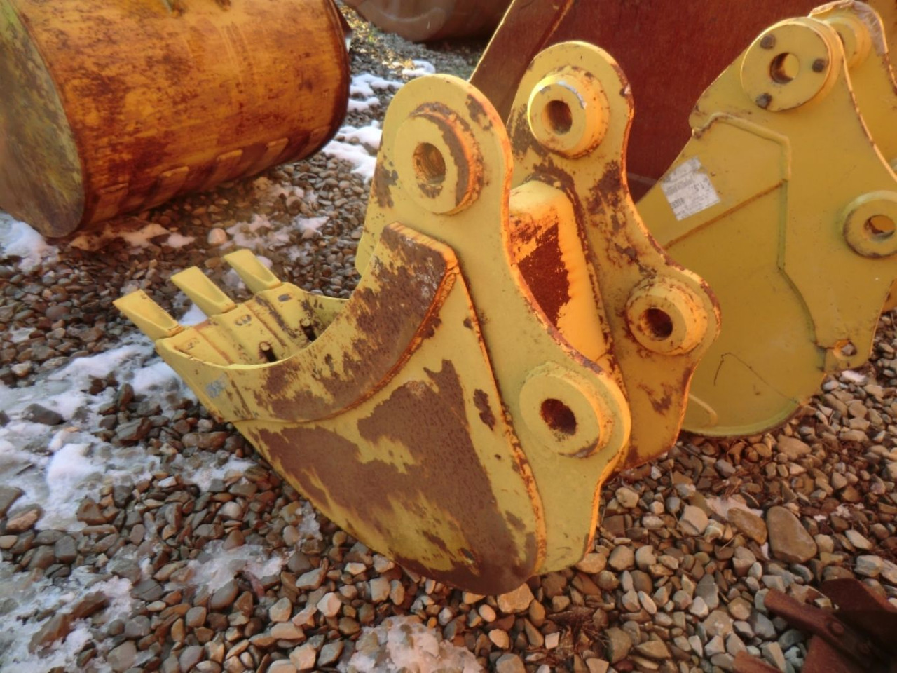 Caterpillar E70 Benna con denti, larghezza mm 350 - Ekskavatora kauss: foto 3 Caterpillar E70 Benna con denti, larghezza mm 350 - Ekskavatora kauss: foto 3