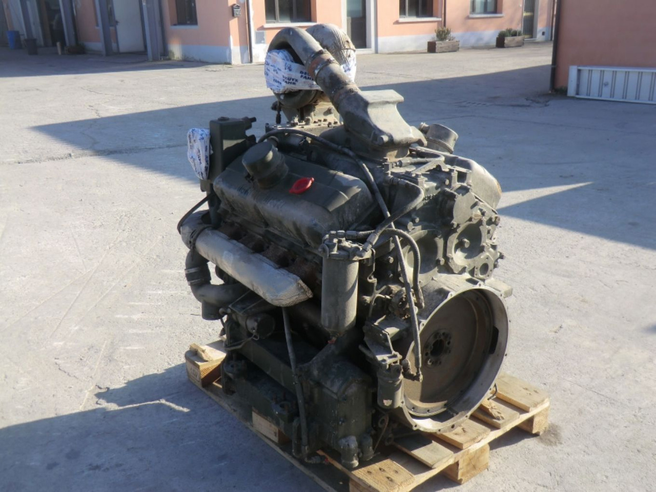 DETROIT DIESEL 8V53 MOTORE MARINO USATO. TIPO D.W. - L.S. COMPLETO DI TURBO E MOTORINO DI AVVIAMENTO. - Dzinējs - Celtniecības tehnika: foto 2 DETROIT DIESEL 8V53 MOTORE MARINO USATO. TIPO D.W. - L.S. COMPLETO DI TURBO E MOTORINO DI AVVIAMENTO. - Dzinējs - Celtniecības tehnika: foto 2
