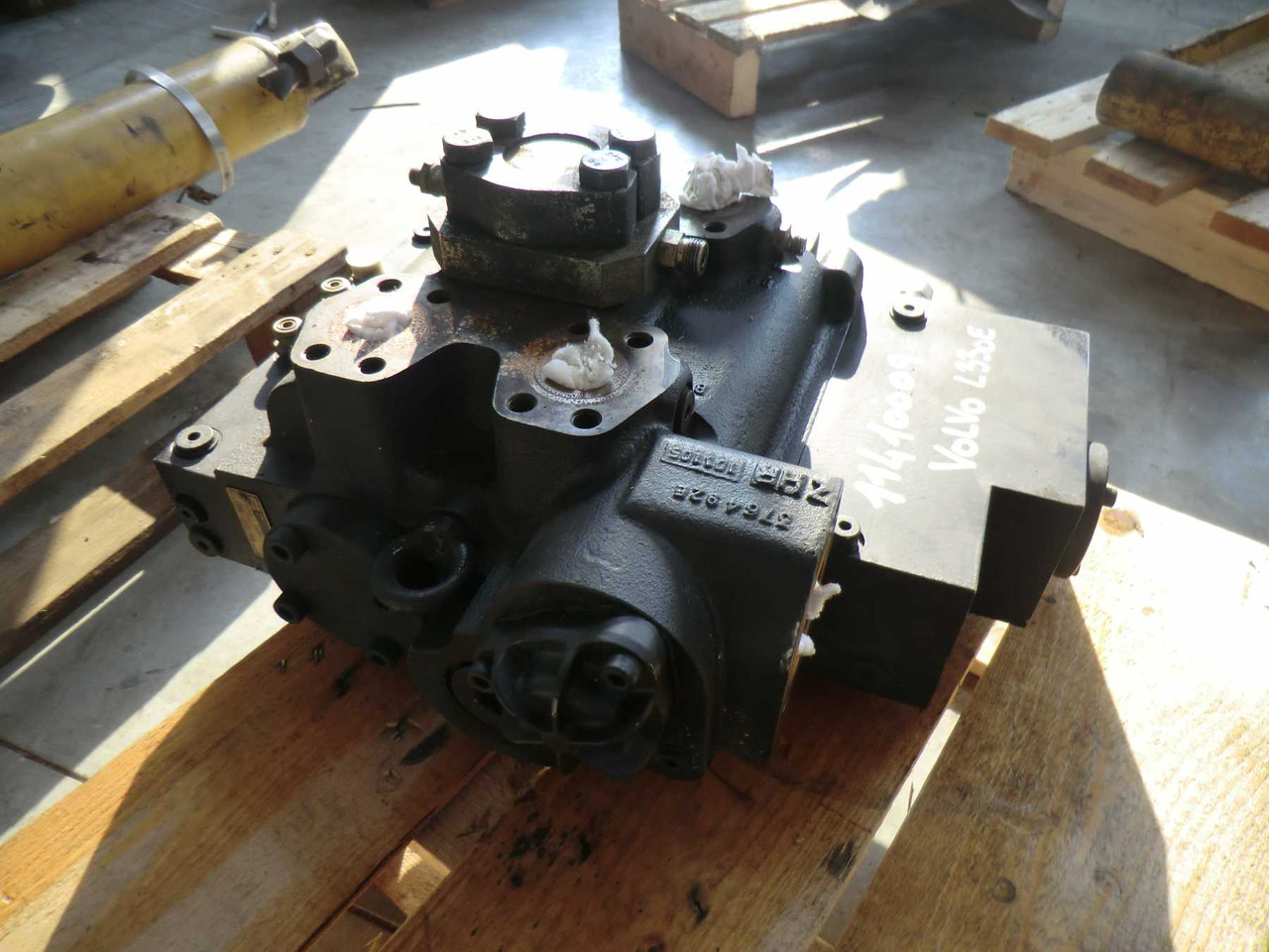 VOLVO L330E L350F DISTRIBUTORE - Hidrauliskais vārsts - Celtniecības tehnika: foto 1 VOLVO L330E L350F DISTRIBUTORE - Hidrauliskais vārsts - Celtniecības tehnika: foto 1