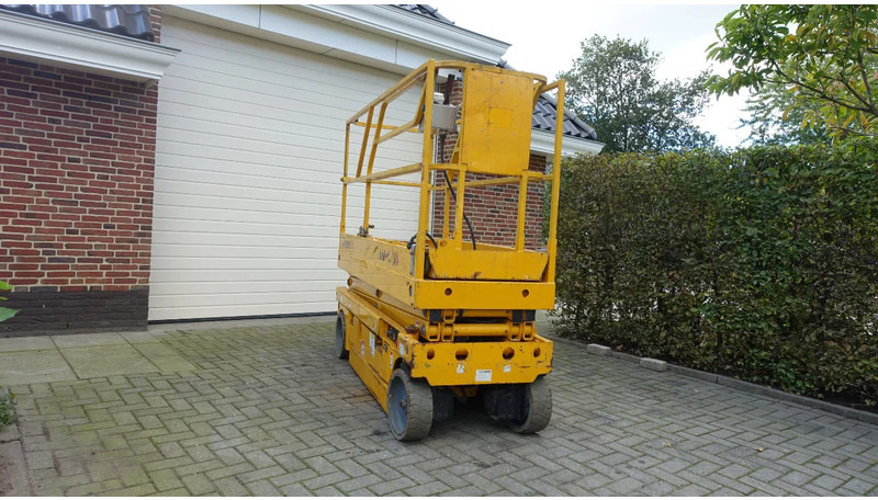 Haulotte Compact 8CU - Šķērveida pacēlājs: foto 5 Haulotte Compact 8CU - Šķērveida pacēlājs: foto 5