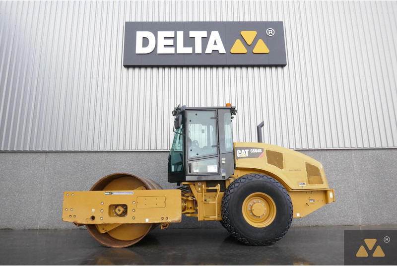 Caterpillar CS64B - Veltnis: foto 1 Caterpillar CS64B - Veltnis: foto 1