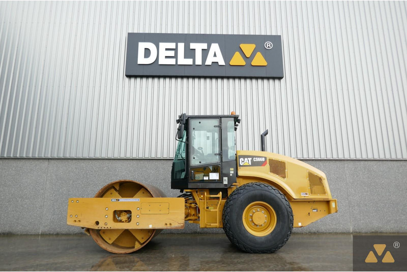 Caterpillar CS66B - Veltnis: foto 1 Caterpillar CS66B - Veltnis: foto 1