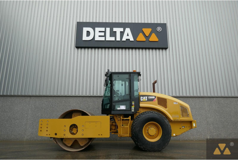 Caterpillar CS68B - Veltnis: foto 1 Caterpillar CS68B - Veltnis: foto 1